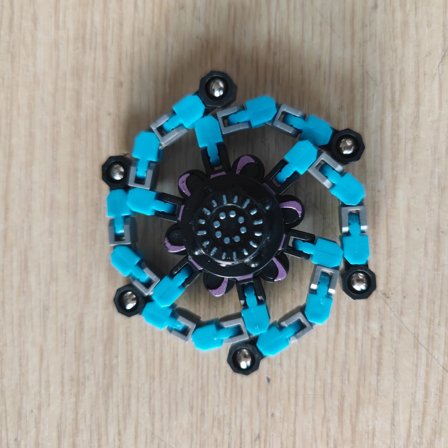 Deformable Chain Fidget Spinner